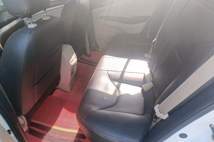 Used Chery Arrizo 3 2015 1.5L Manual High-End Version Interior 3