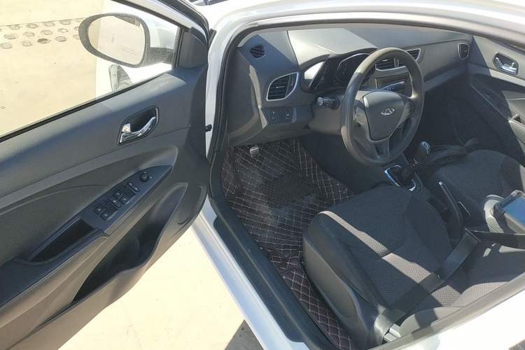 Used Chery Arrizo 3 2015 1.5L Manual Genuine Version Interior 3