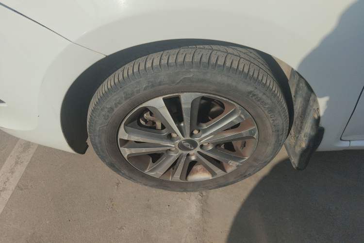 Used Chery Arrizo 3 2015 1.5L Manual - Cool Edition Left Front Wheel Hub