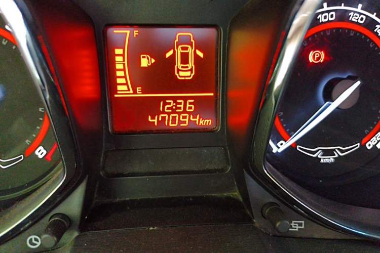 Used Chery Arrizo 3 2015 1.5L Manual - Powerful Version Odometer Close Up