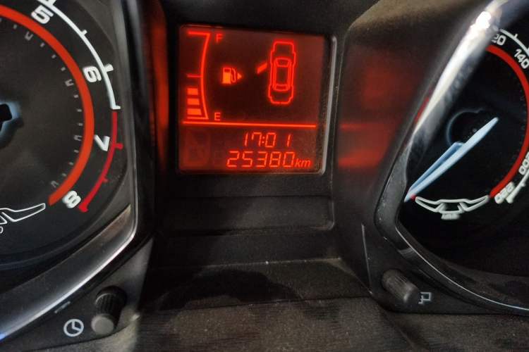 Used Chery Arrizo 3 2015 1.5L Manual - Powerful Version Odometer Close Up