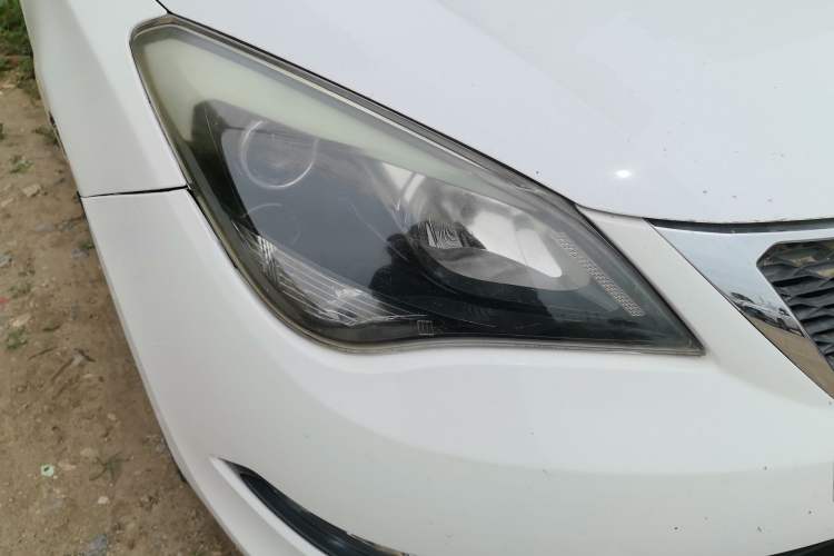 Used Chery Arrizo 3 2015 1.5L Manual - Cool Edition Right Front Headlight