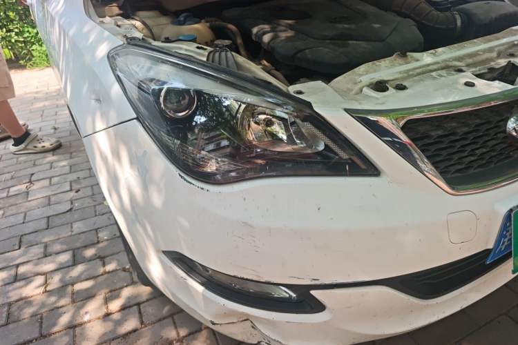 Used Chery Arrizo 3 2015 1.5L Manual - Stylish Edition Right Front Headlight