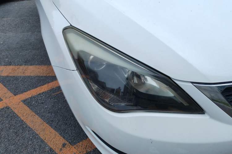 Used Chery Arrizo 3 2015 1.5L Manual - Powerful Version Right Front Headlight