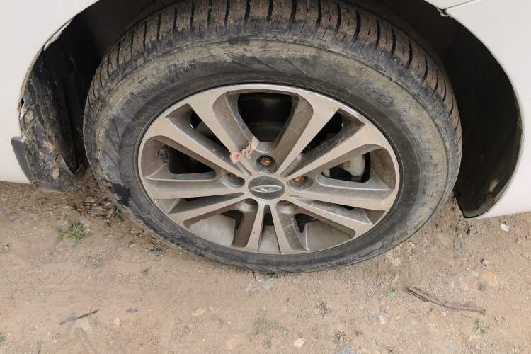 Used Chery Arrizo 3 2015 1.5L Manual - Cool Edition Right Front Wheel Hub