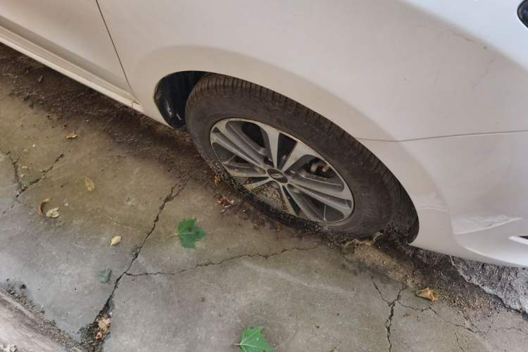 Used Chery Arrizo 3 2015 1.5L Manual - Powerful Version Right Front Wheel Hub
