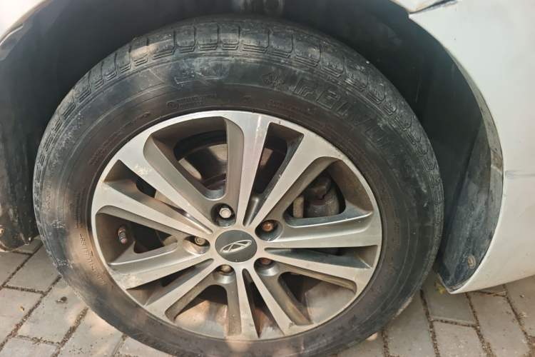 Used Chery Arrizo 3 2015 1.5L Manual - Stylish Edition Right Front Wheel Hub