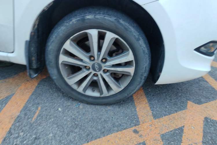 Used Chery Arrizo 3 2015 1.5L Manual - Powerful Version Right Front Wheel Hub