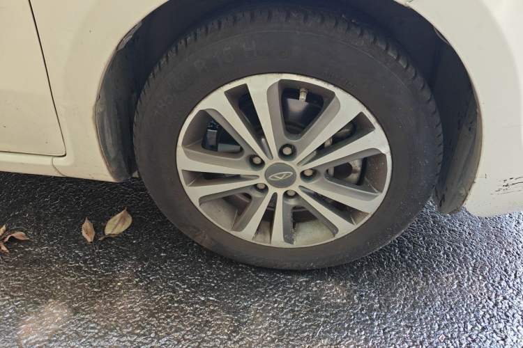 Used Chery Arrizo 3 2015 1.5L Manual - Powerful Version Right Front Wheel Hub