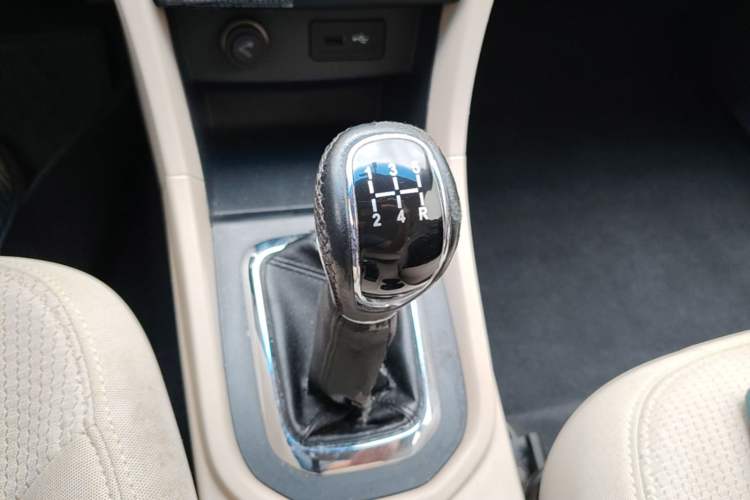 Used Chery Arrizo 3 2015 1.5L Manual High-End Version Gear Lever