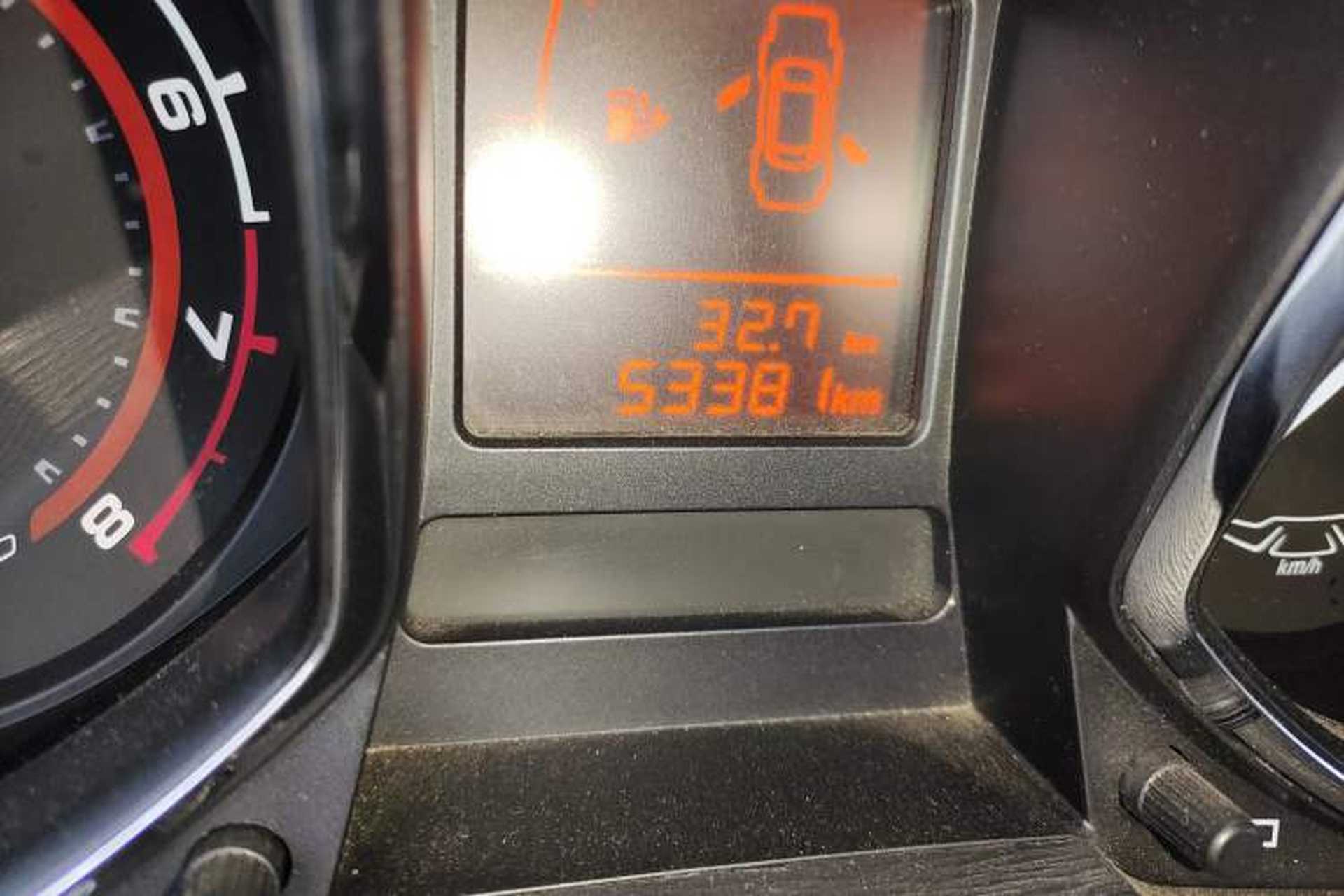 Used Chery Arrizo 3 2015 1.5L Manual - Powerful Version Odometer Close Up
