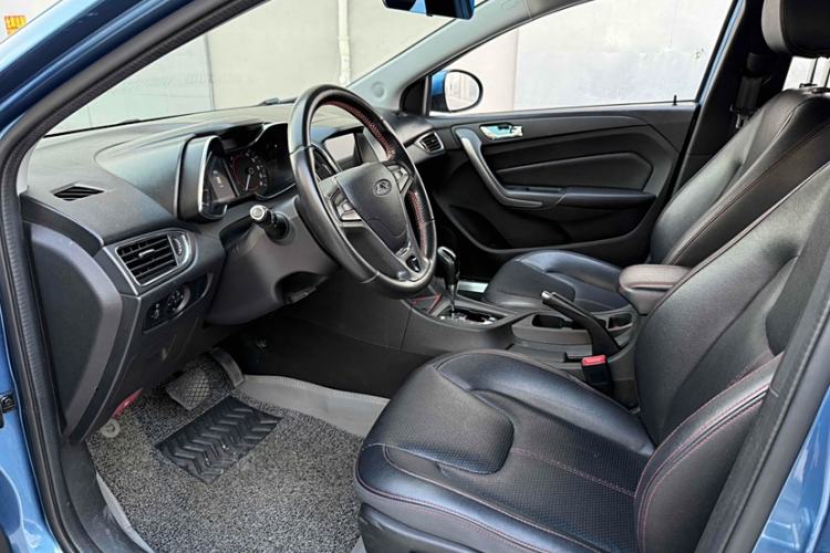 Used Chery Arrizo 5 2016 1.5L CVT Trendsetting Edition Interior 3