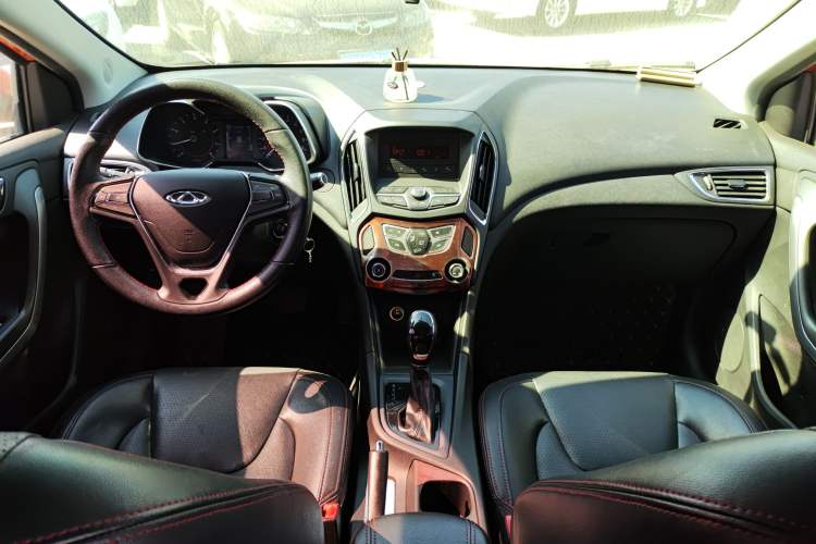 Used Chery Arrizo 5 2017 1.5L CVT Trendsetting Edition Center Console