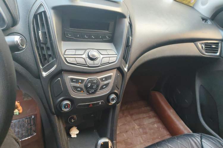 Used Chery Arrizo 5 2016 1.5L CVT Trendsetting Edition Audio And AC Panel