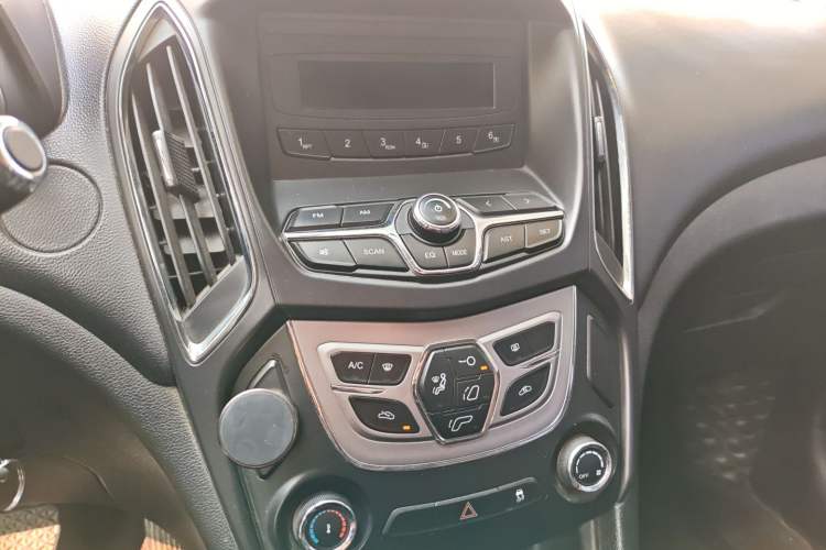 Used Chery Arrizo 5 2016 1.5L CVT Trendsetting Edition Audio And AC Panel