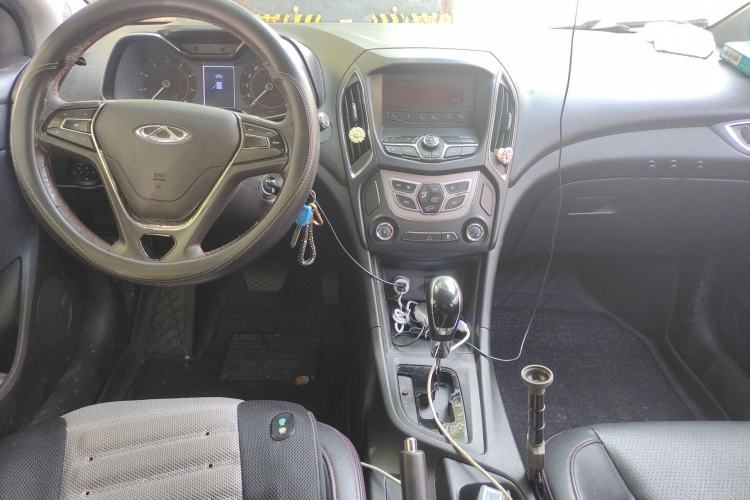 Used Chery Arrizo 5 2016 1.5L CVT Trendsetting Edition Center Console