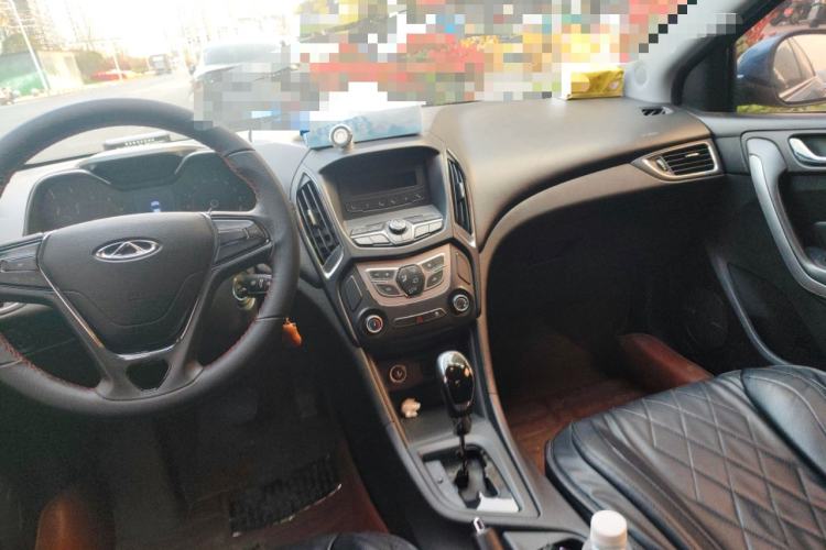 Used Chery Arrizo 5 2016 1.5L CVT Trendsetting Edition Center Console