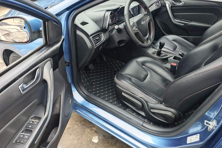 Used Chery Arrizo 5 2016 1.5L Manual Lingchao Edition Interior 3