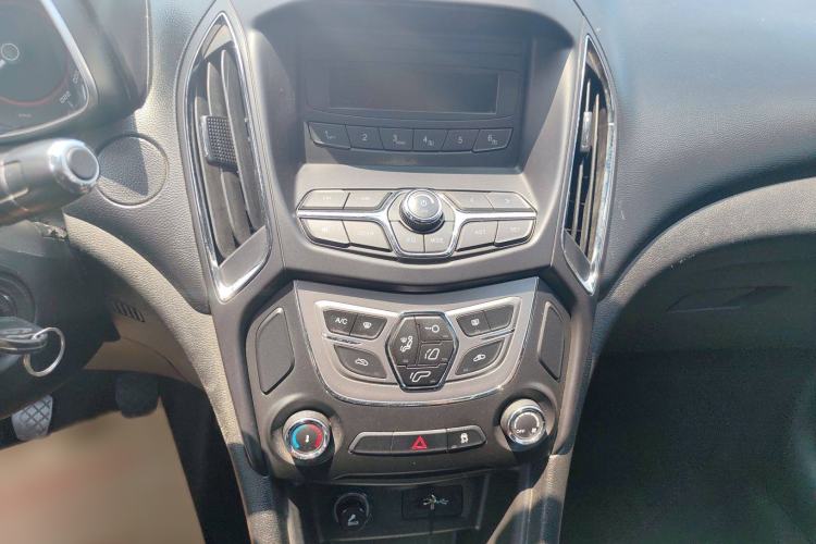 Used Chery Arrizo 5 2016 1.5L Manual Lingchao Edition Interior 4