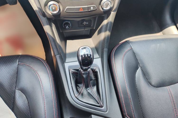 Used Chery Arrizo 5 2016 1.5L Manual Lingchao Edition Interior 5