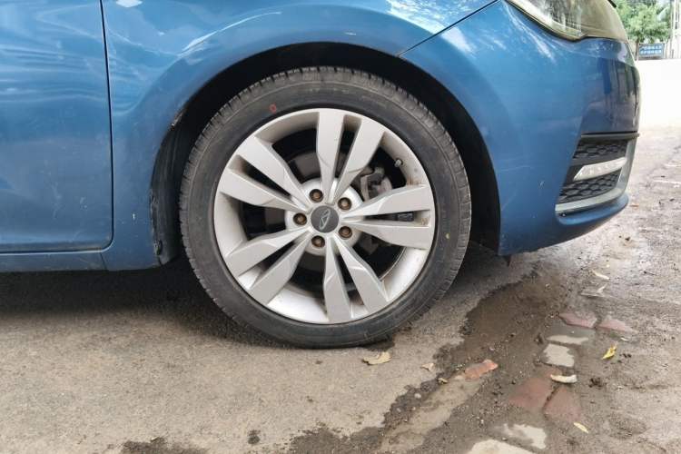 Used Chery Arrizo 5 2016 1.5L Manual Lingchao Edition Right Front Wheel Hub