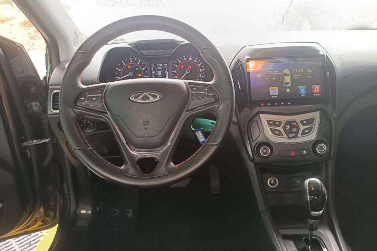 Used Chery Arrizo 5 2016 1.5L CVT Trendsetting Edition Center Console