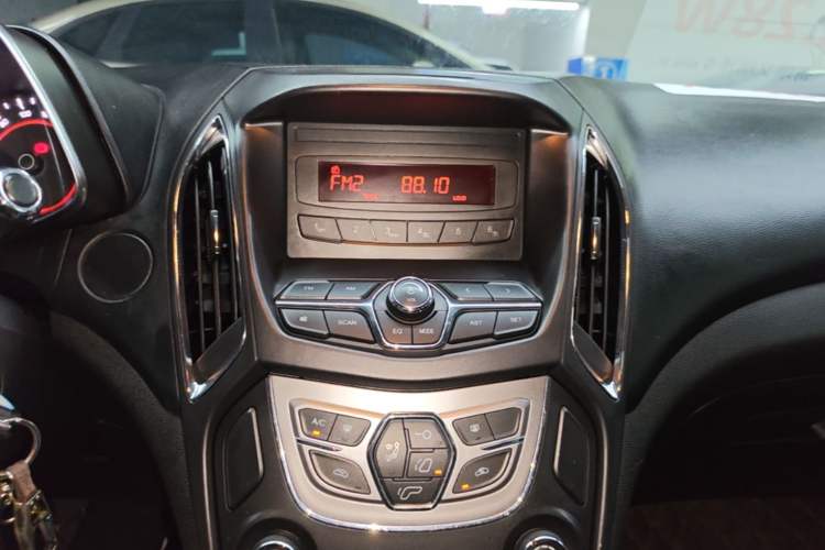 Used Chery Arrizo 5 2016 1.5L CVT Trendsetting Edition Audio And AC Panel