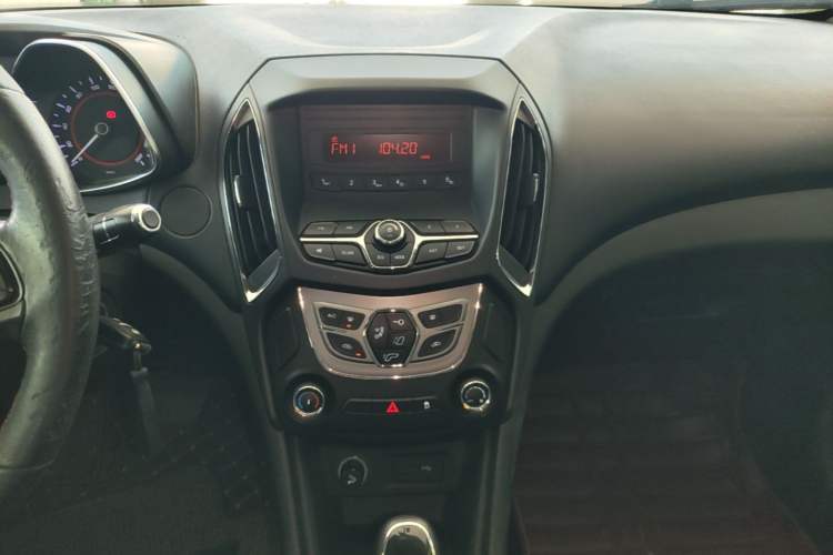 Used Chery Arrizo 5 2016 1.5L CVT Trendsetting Edition Audio And AC Panel