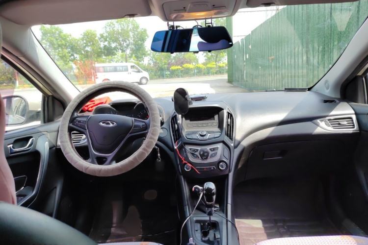 Used Chery Arrizo 5 2016 1.5L CVT Trendsetting Edition Center Console
