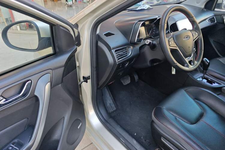 Used Chery Arrizo 5 2016 1.5L CVT Trendsetting Edition Driver Seat