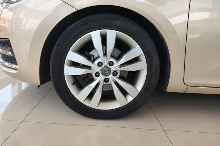 Used Chery Arrizo 5 2016 1.5L CVT Trendsetting Edition Left Front Wheel Hub
