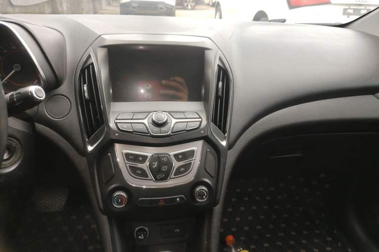 Used Chery Arrizo 5 2016 1.5L CVT Trendsetting Edition Audio And AC Panel
