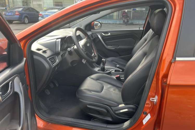 Used Chery Arrizo 5 2016 1.5L Manual Leading Version Interior 2