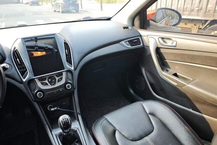 Used Chery Arrizo 5 2016 1.5L Manual Lingchao Edition Interior 3