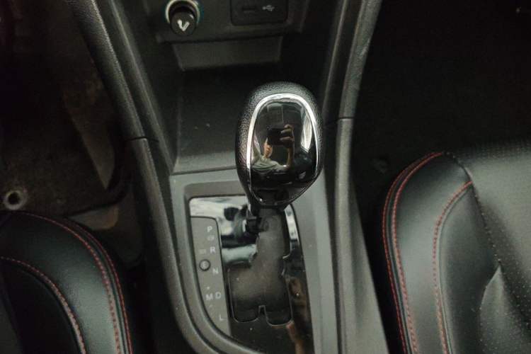 Used Chery Arrizo 5 2016 1.5L CVT Trendsetting Edition Gear Lever