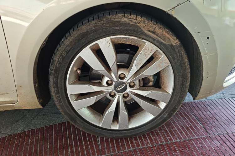 Used Chery Arrizo 5 2016 1.5L CVT Trendsetting Edition Right Front Wheel Hub