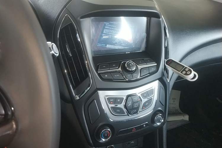 Used Chery Arrizo 5 2016 1.5L CVT Trendsetting Edition Audio And AC Panel