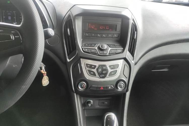 Used Chery Arrizo 5 2016 1.5L CVT Trendsetting Edition Audio And AC Panel