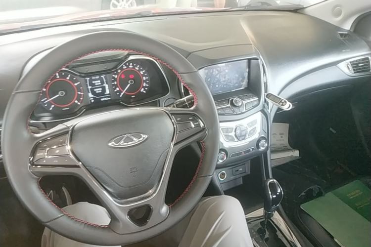 Used Chery Arrizo 5 2016 1.5L CVT Trendsetting Edition Center Console