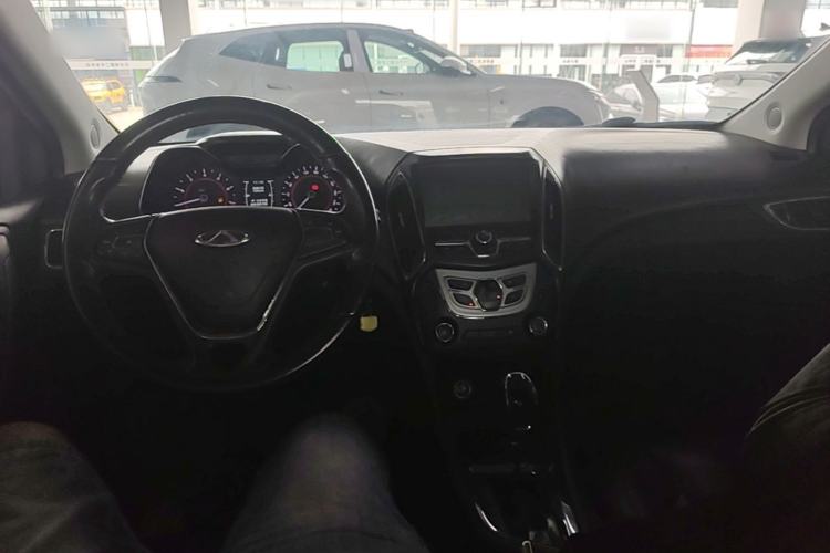 Used Chery Arrizo 5 2016 1.5L CVT Trendsetting Edition Center Console