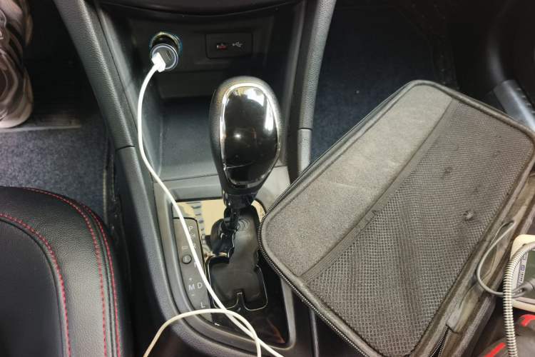 Used Chery Arrizo 5 2016 1.5L CVT Trendsetting Edition Gear Lever