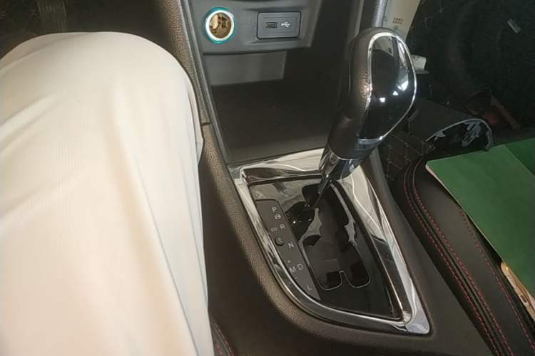 Used Chery Arrizo 5 2016 1.5L CVT Trendsetting Edition Gear Lever