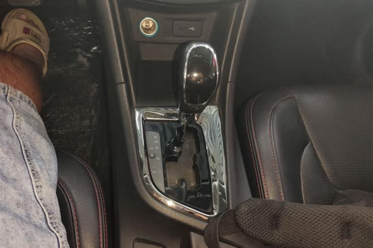 Used Chery Arrizo 5 2016 1.5L CVT Trendsetting Edition Gear Lever
