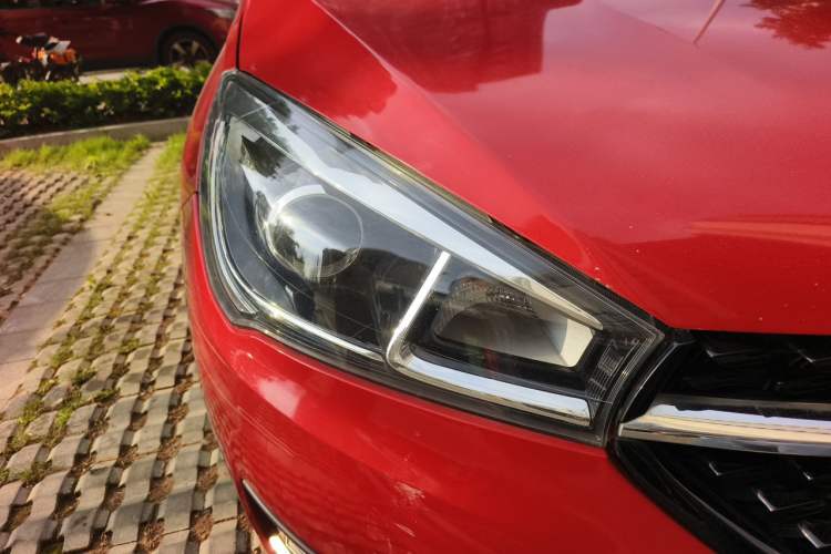 Used Chery Arrizo 5 2016 1.5L CVT Trendsetting Edition Right Front Headlight