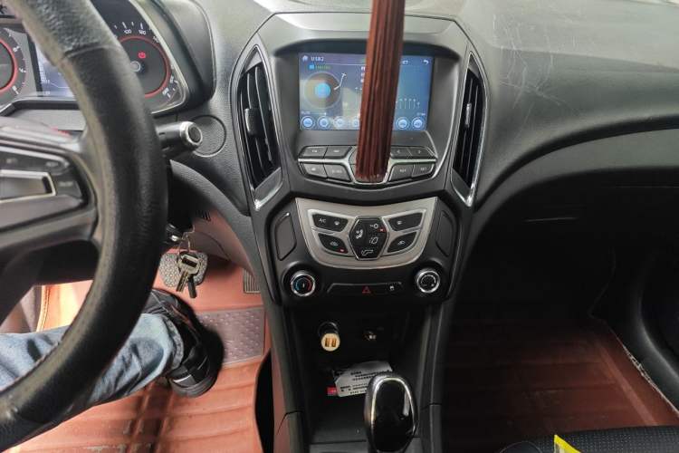 Used Chery Arrizo 5 2016 1.5L CVT Trendsetting Edition Audio And AC Panel