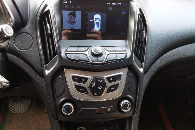 Used Chery Arrizo 5 2016 1.5L CVT Trendsetting Edition Audio And AC Panel