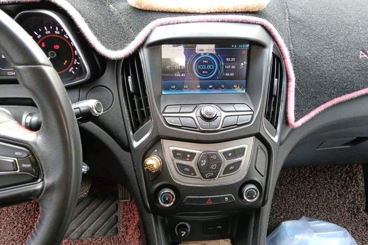 Used Chery Arrizo 5 2016 1.5L CVT Trendsetting Edition Audio And AC Panel