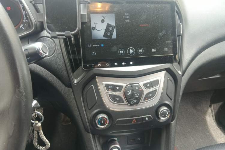 Used Chery Arrizo 5 2016 1.5L CVT Trendsetting Edition Audio And AC Panel