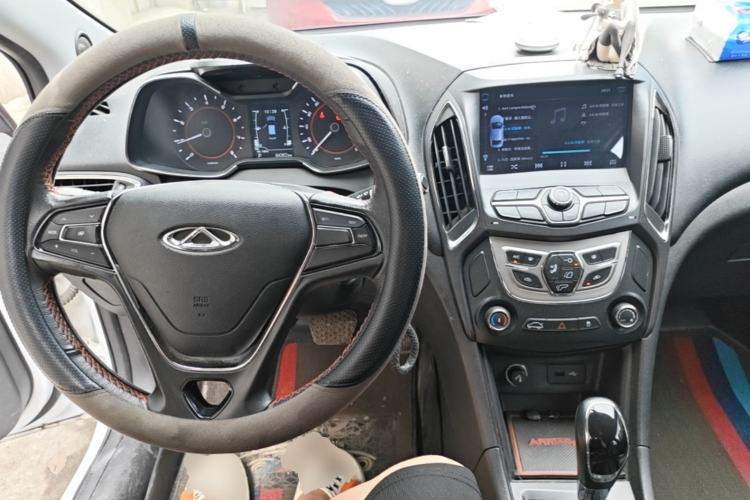 Used Chery Arrizo 5 2016 1.5L CVT Trendsetting Edition Center Console