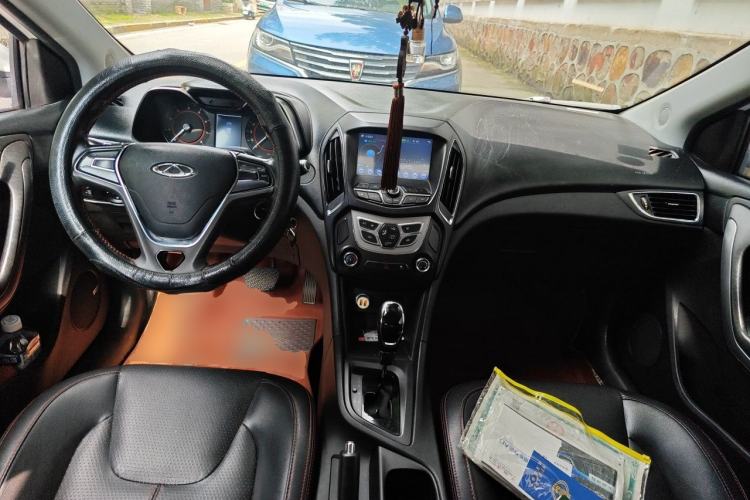 Used Chery Arrizo 5 2016 1.5L CVT Trendsetting Edition Center Console